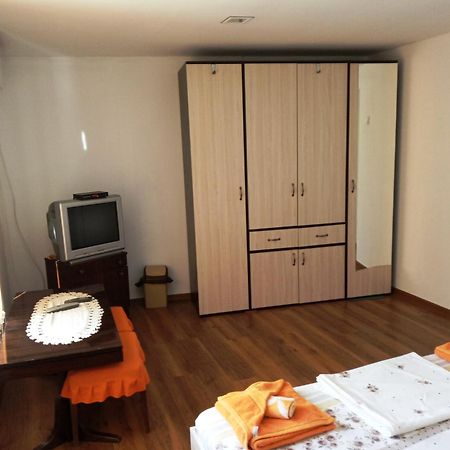 Divna Guest House Krushuna Extérieur photo