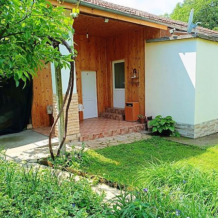 Divna Guest House Krushuna Extérieur photo
