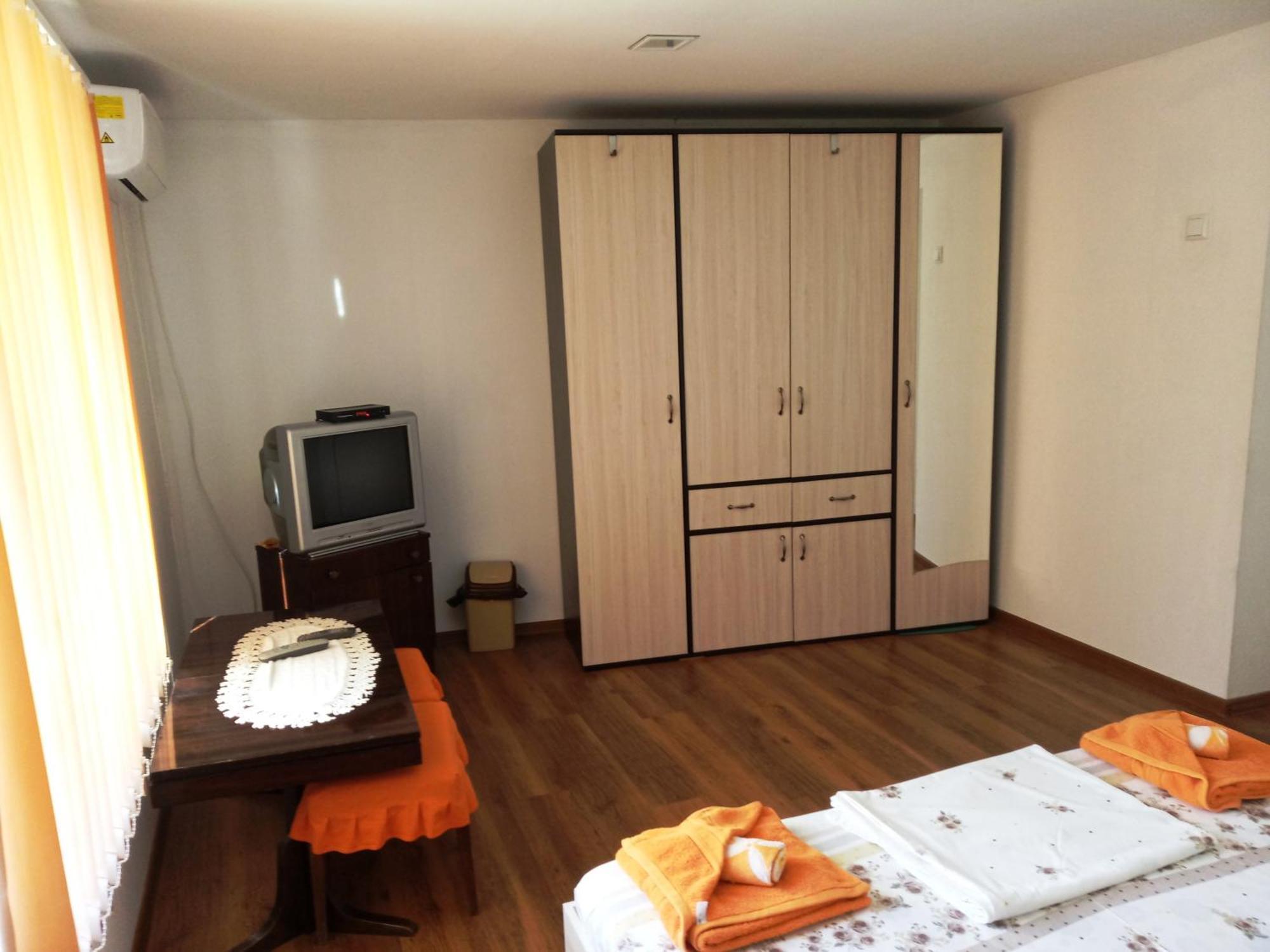 Divna Guest House Krushuna Extérieur photo
