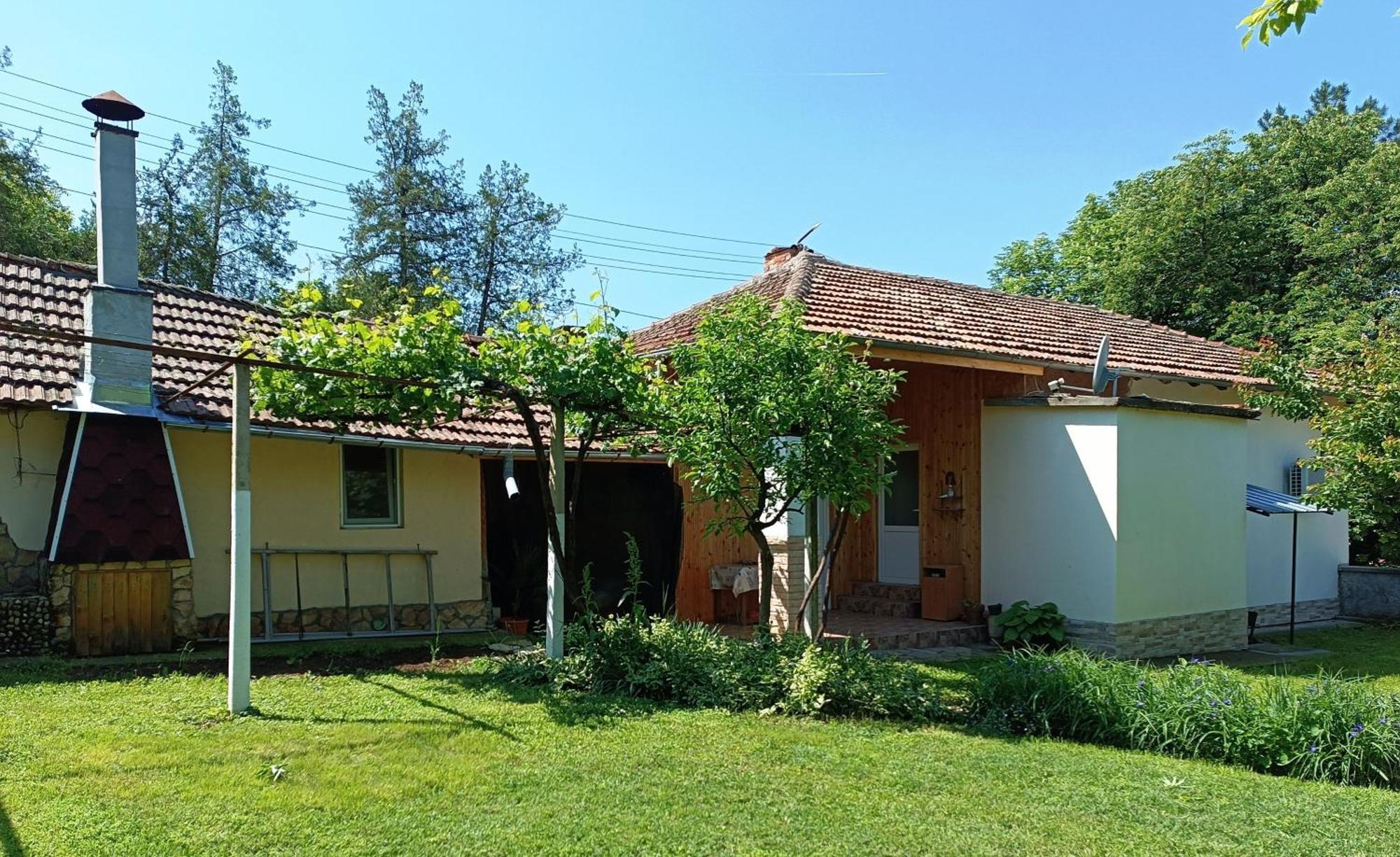 Divna Guest House Krushuna Extérieur photo