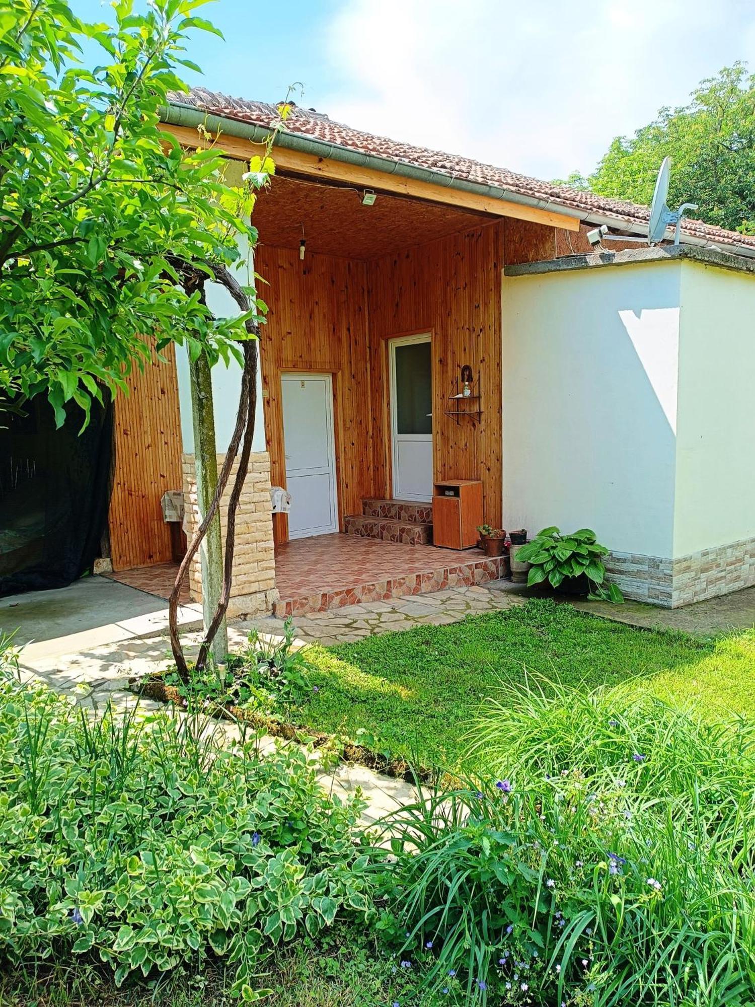 Divna Guest House Krushuna Extérieur photo