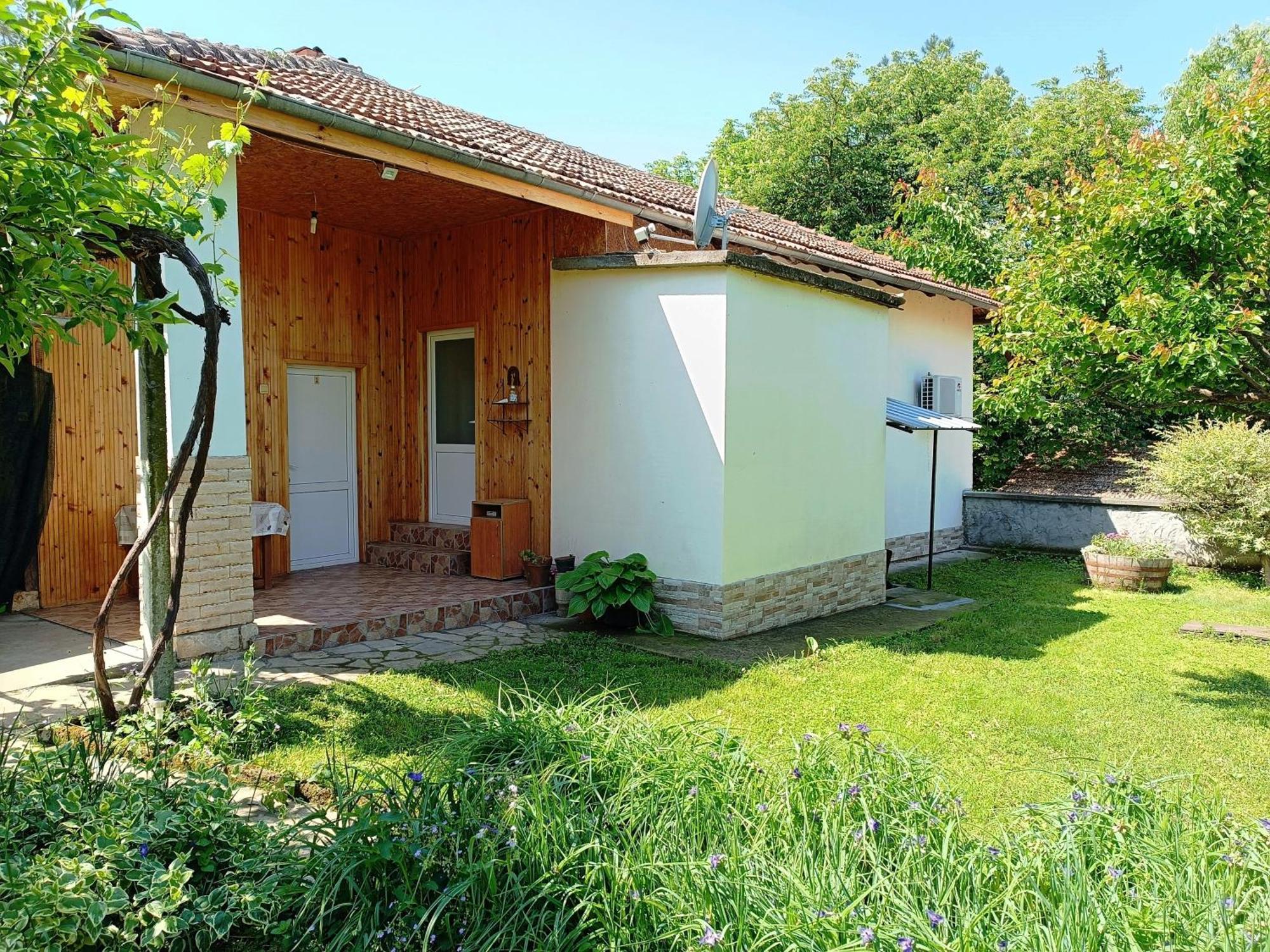 Divna Guest House Krushuna Extérieur photo